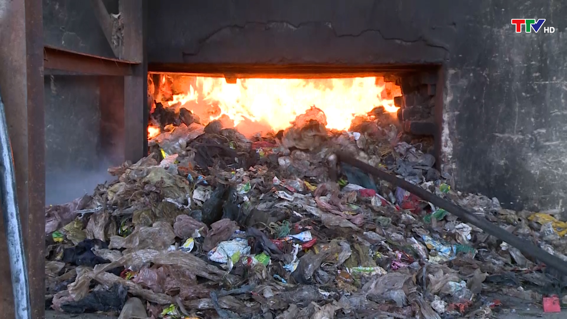 Hiệu quả xử lý rác thải bằng công nghệ đốt ở huyện Yên Định  - Ảnh 1.