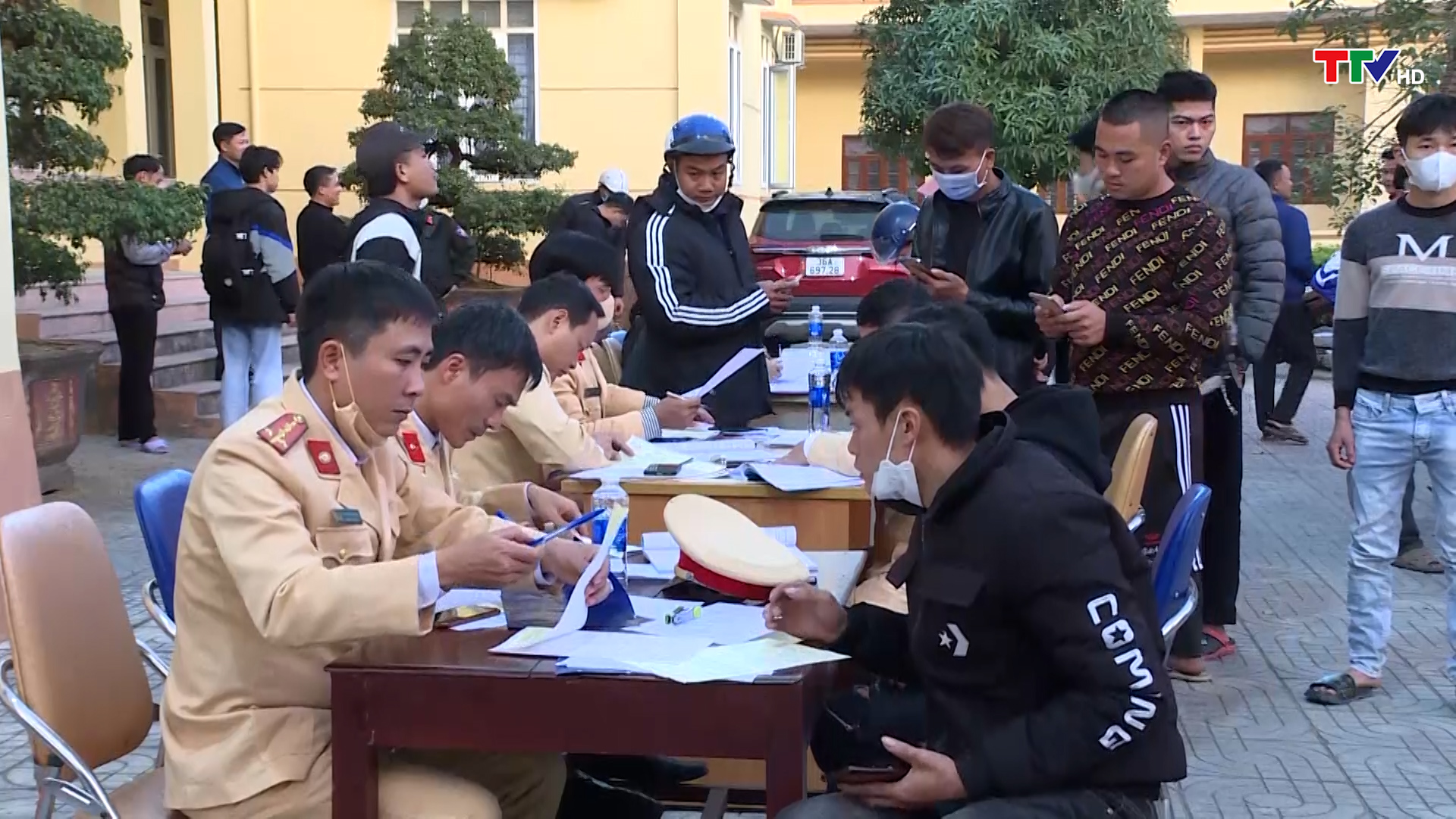 Phòng Cảnh sát cơ động bảo đảm an ninh trật tự an toàn giao thông dịp cuối năm trên địa bàn huyện Hoằng Hóa - Ảnh 2.