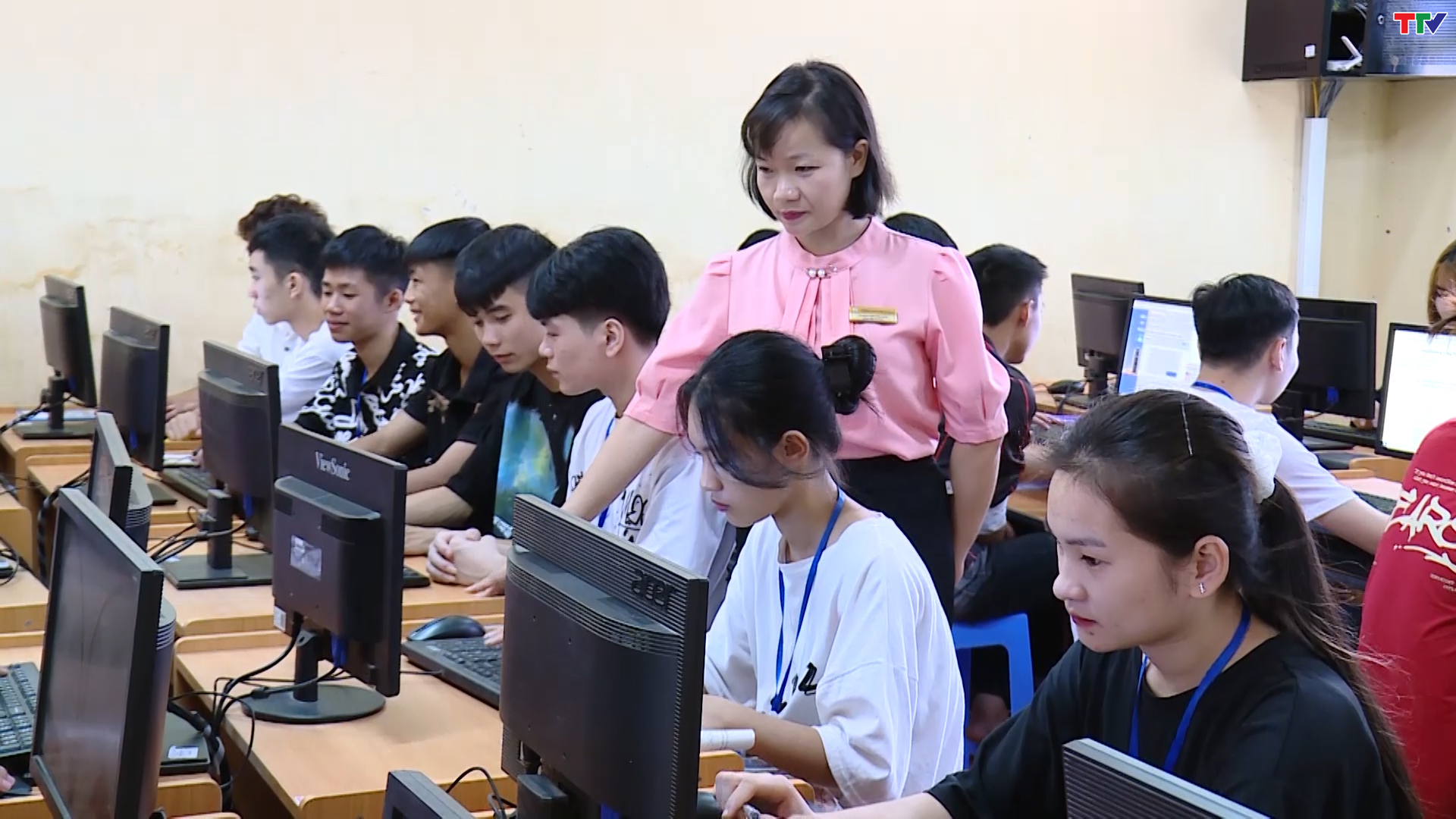 Trường THPT Cầm Bá Thước học tập và làm theo lời Bác - Ảnh 3. Trường THPT Cầm Bá Thước học tập và làm theo lời Bác - Ảnh 3.