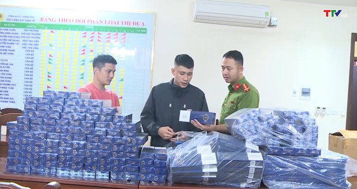 Công an thành phố Thanh Hoá bắt 3 đối tượng mua bán 2.800 bao thuốc lá 555 - Ảnh 1.