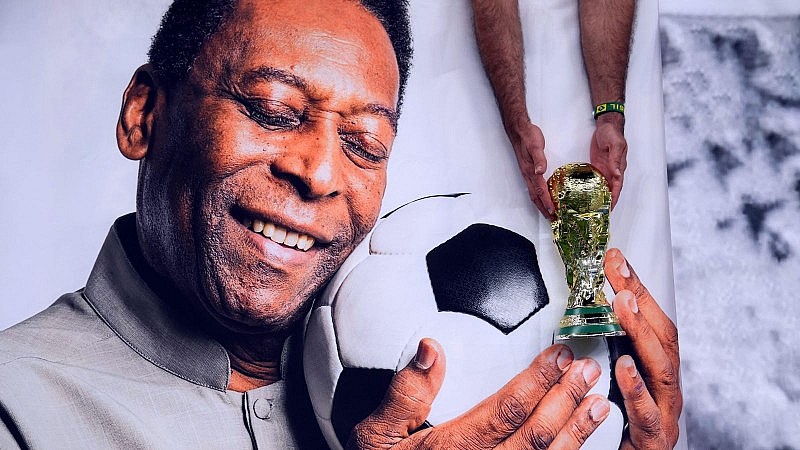 "Vua bóng đá" Pele qua đời ở tuổi 82 tại bệnh viện Sao Paulo, Brazil - Ảnh 1. "Vua bóng đá" Pele qua đời ở tuổi 82 tại bệnh viện Sao Paulo, Brazil - Ảnh 1.