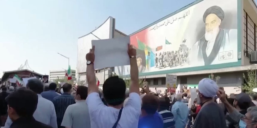 Iran xác nhận hơn 200 người thiệt mạng trong các cuộc biểu tình - Ảnh 1.