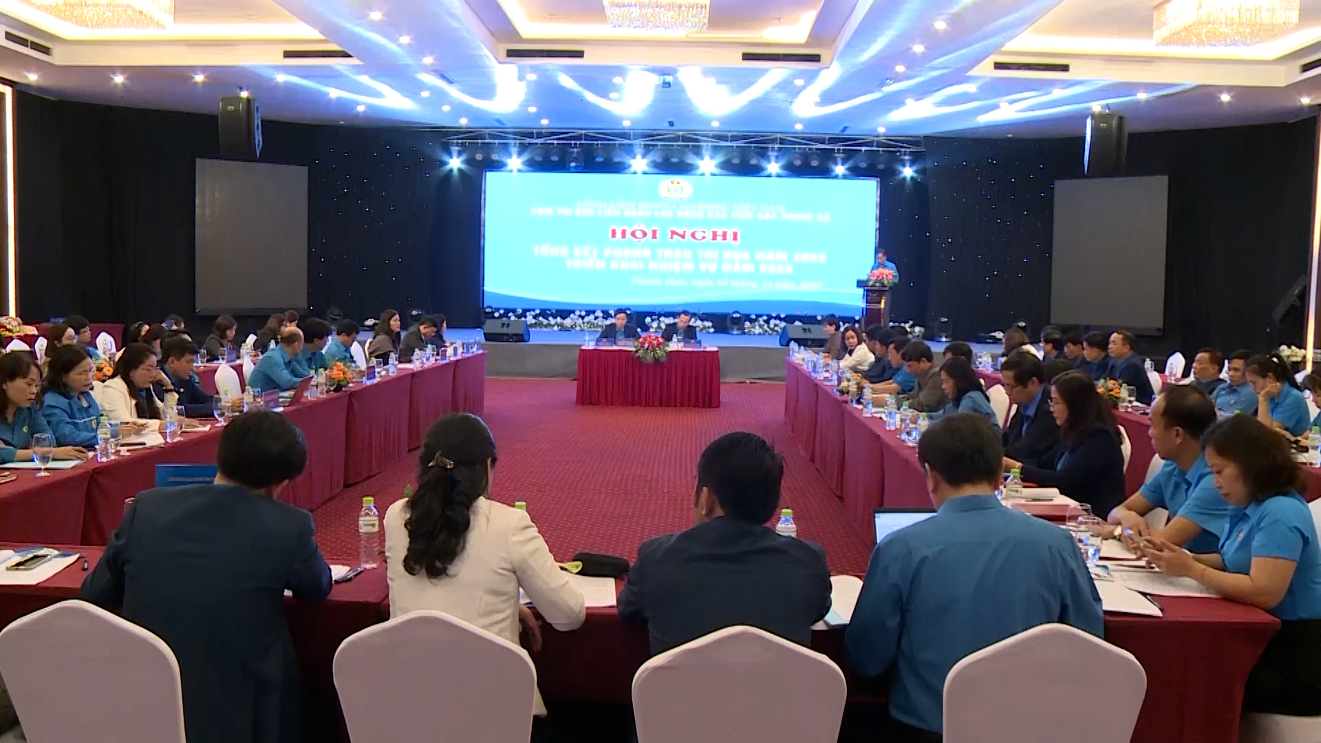 Cụm thi đua Liên đoàn lao động các tỉnh Bắc Trung bộ tổng kết phong trào thi đua năm 2022 - Ảnh 2.