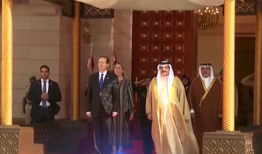 Tổng thống Israel thăm chính thức UAE trong chuyến công du Vùng Vịnh - Ảnh 2.