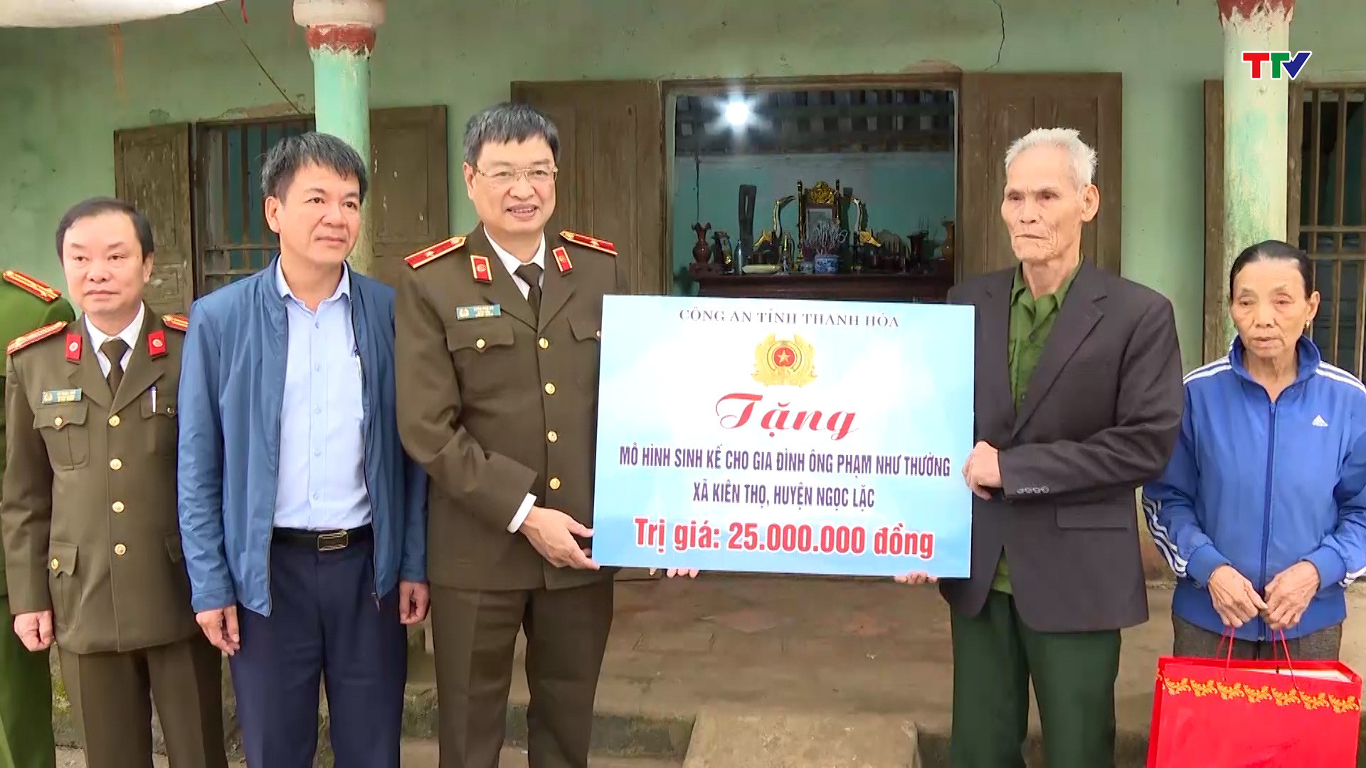 Giám đốc Công an tỉnh dự sinh hoạt chi bộ phố Lê Hoàn,
thị trấn Ngọc Lặc - Ảnh 3.