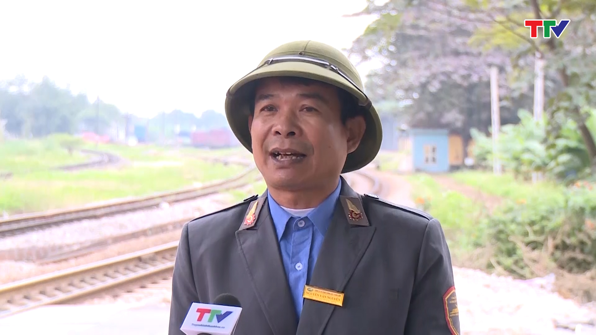 Công an thị xã Bỉm Sơn xử lý vi phạm giao thông đường sắt tại các đường ngang dân sinh - Ảnh 3.