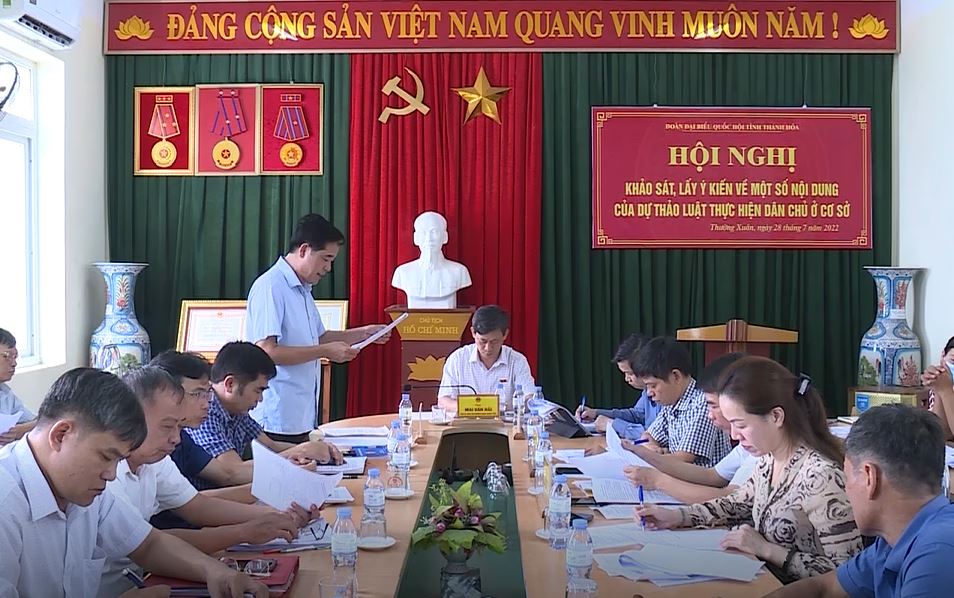 Đoàn ĐBQH tỉnh Thanh Hóa khảo sát lấy ý kiến về Dự thảo Luật thực hiện dân chủ ở cơ sở - Ảnh 2.