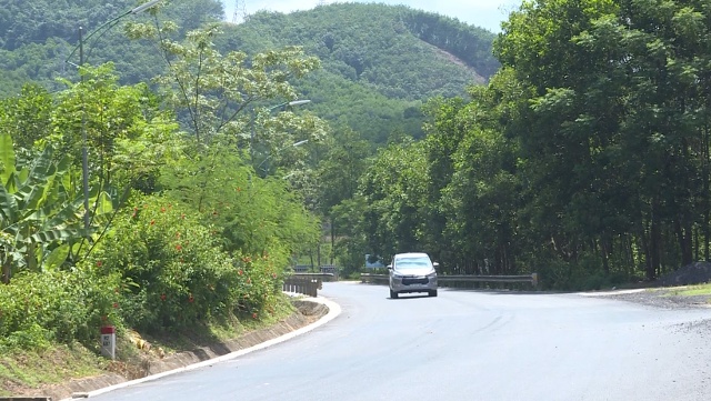 Nguy cơ mất an toàn giao thông trên tuyến đường Hồ Chí Minh, đoạn qua huyện Như Xuân - Ảnh 1.