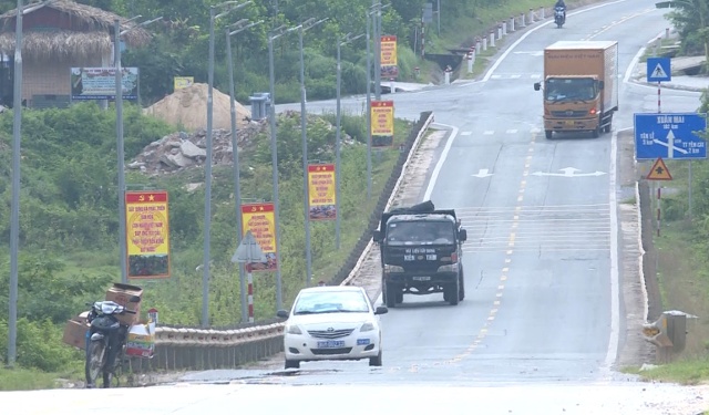 Nguy cơ mất an toàn giao thông trên tuyến đường Hồ Chí Minh, đoạn qua huyện Như Xuân - Ảnh 2.
