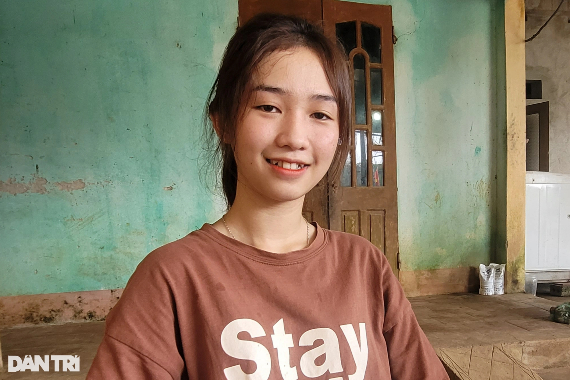 Ngưỡng mộ nữ thủ khoa khối C00 xinh đẹp ở ngôi trường huyện - Ảnh 1. Ngưỡng mộ nữ thủ khoa khối C00 xinh đẹp ở ngôi trường huyện - Ảnh 1.
