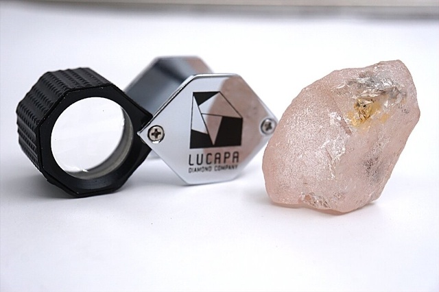 Phát hiện kim cương hồng lớn nhất được phát hiện trong 300 năm qua - Ảnh 1.
