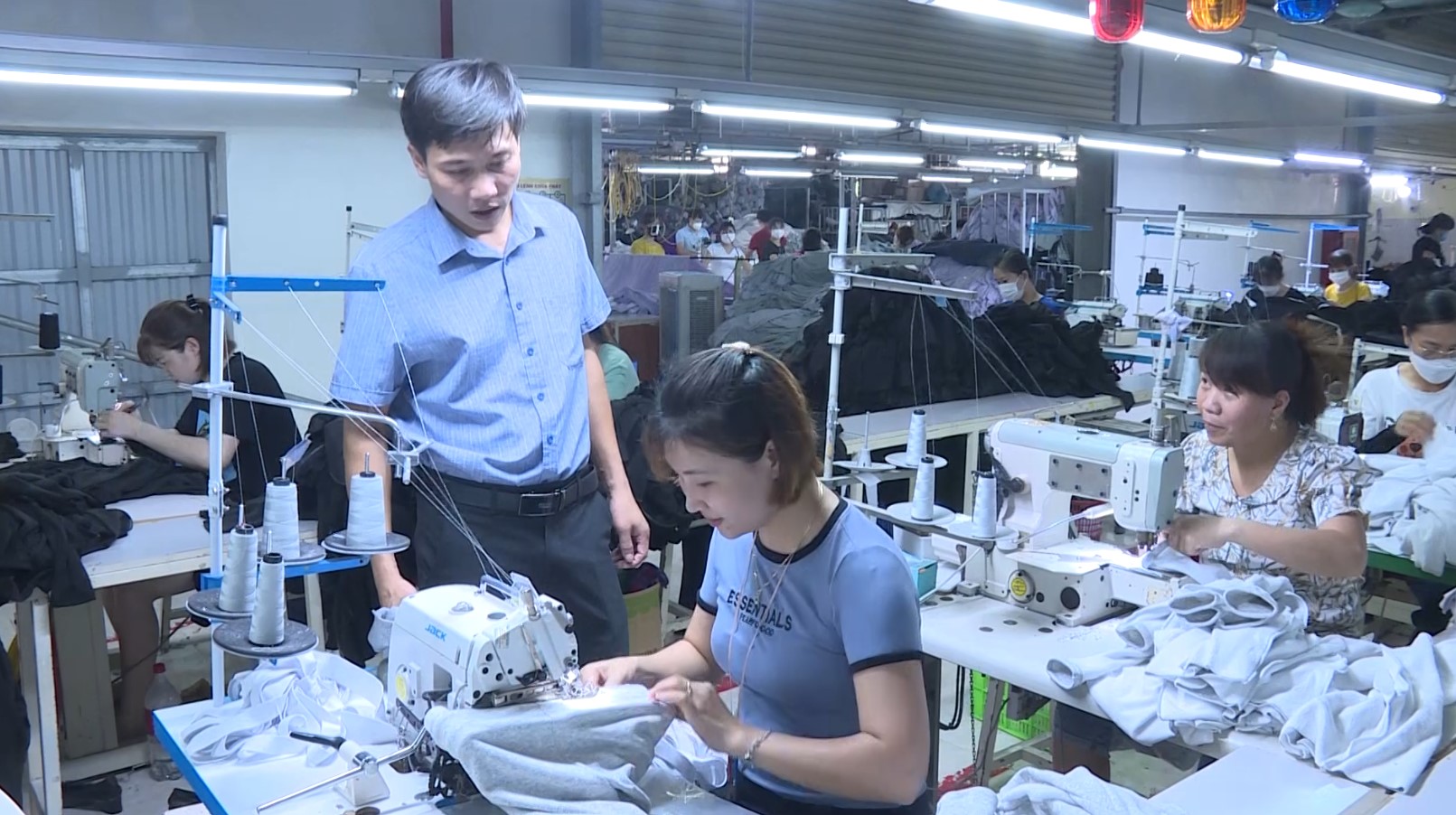 Doanh nhân đầu tư phát triển ngành dệt may - Ảnh 2. Doanh nhân đầu tư phát triển ngành dệt may - Ảnh 2.