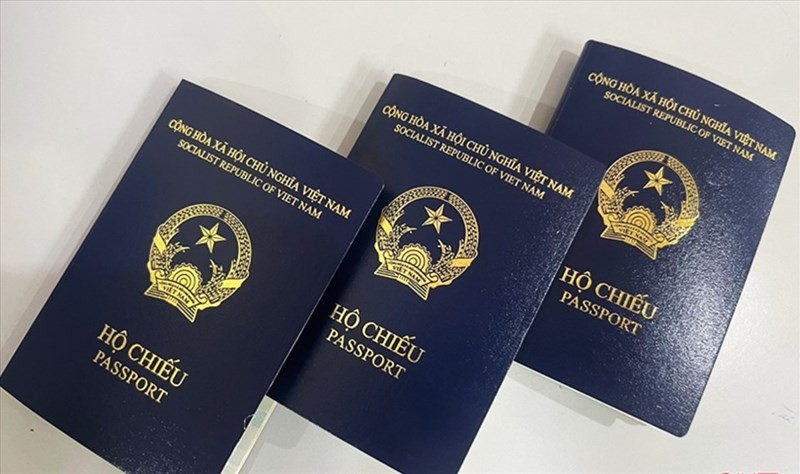 Tây Ban Nha công nhận lại hộ chiếu mẫu mới của Việt Nam - Ảnh 1.