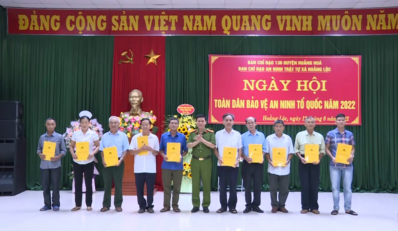 Huyện Hoằng Hóa tổ chức ngày hội toàn dân bảo vệ an ninh Tổ quốc - Ảnh 2.