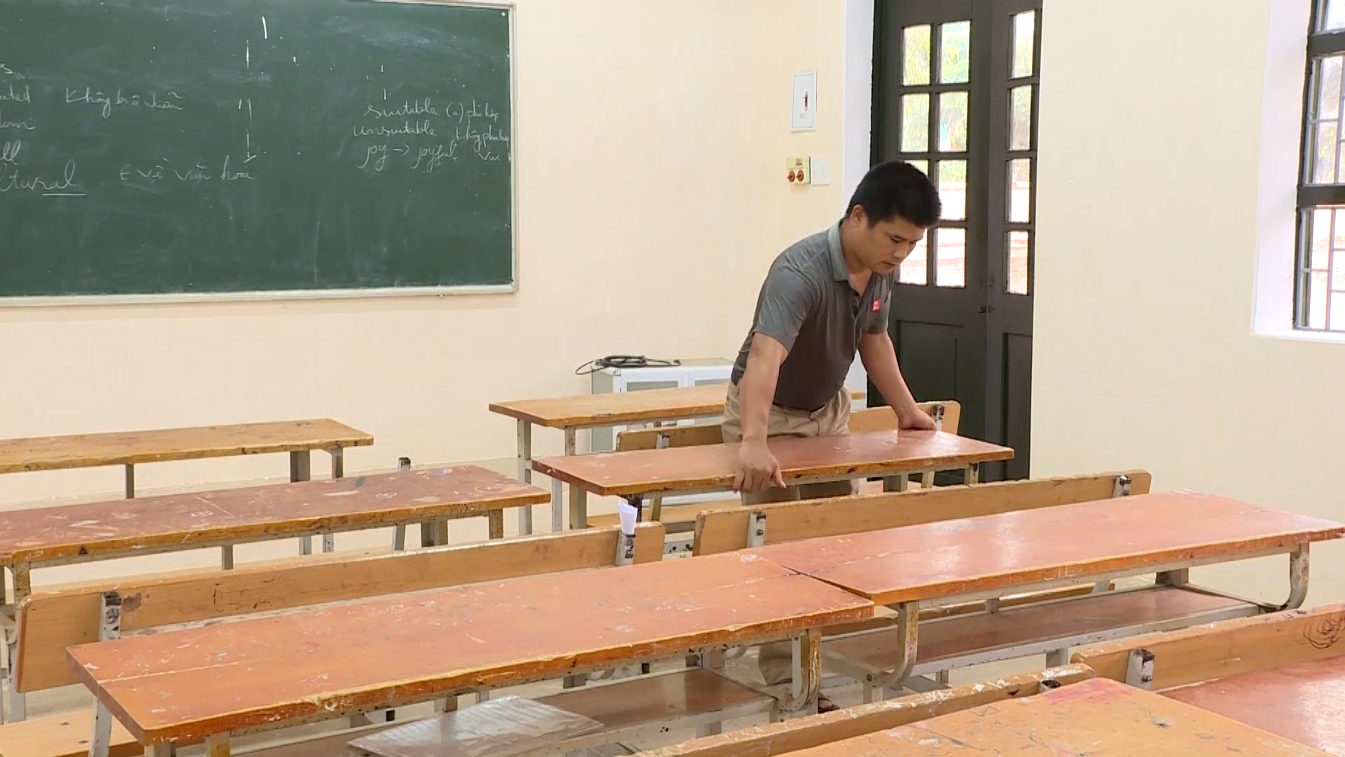 Huyện Lang Chánh chuẩn bị cơ sở vật chất cho năm học mới - Ảnh 4.