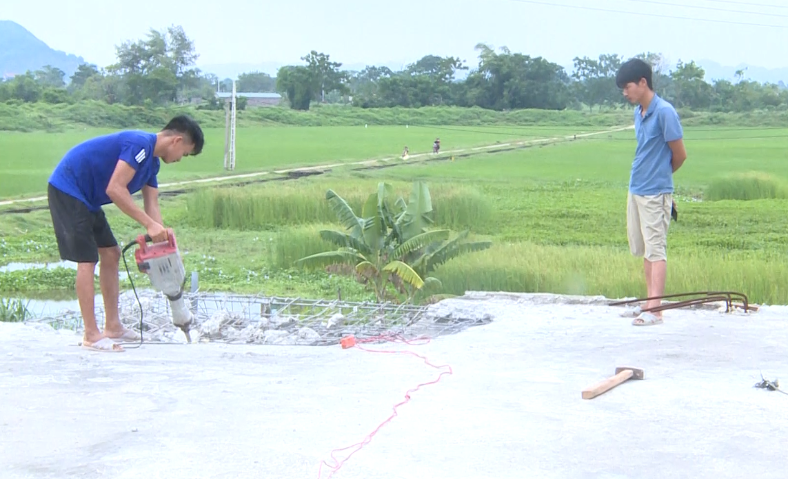 Tháo dỡ công trình xây dựng trái phép tại huyện Hậu Lộc - Ảnh 1.