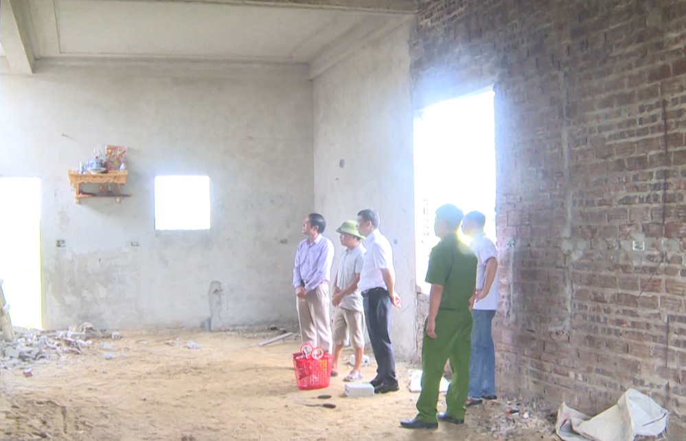 Tháo dỡ công trình xây dựng trái phép tại huyện Hậu Lộc - Ảnh 4.