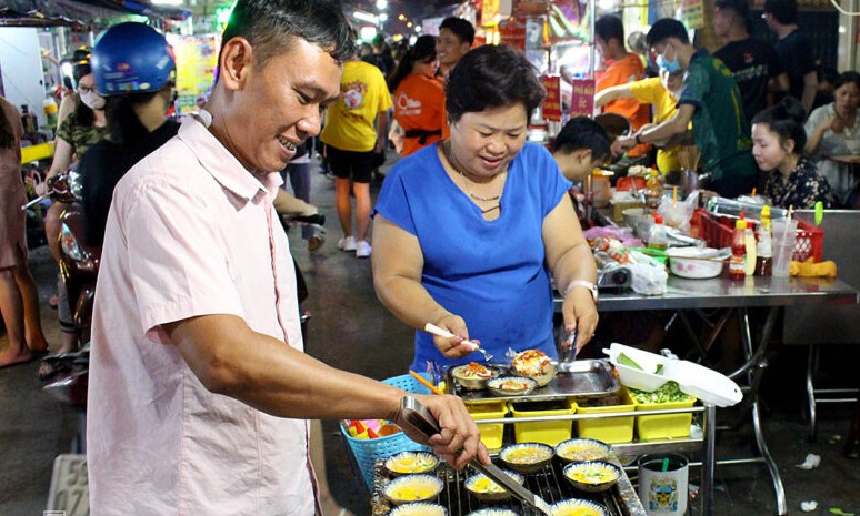 Việt Nam nằm trong 6 quốc gia có ẩm thực đường phố đa dạng và hợp túi tiền - Ảnh 1.