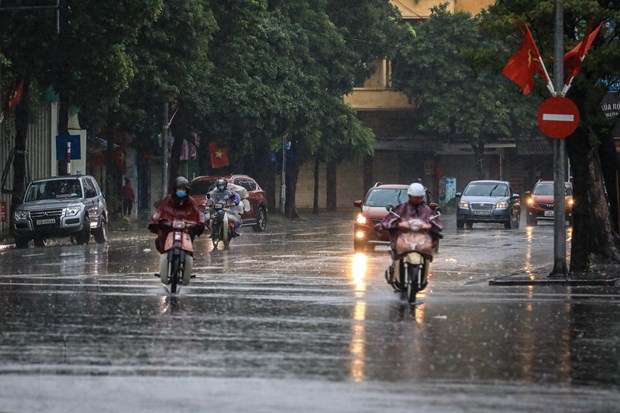 Dự báo thời tiết ngày 5/8: Bắc bộ và Thanh Hóa có mưa vừa, mưa to - Ảnh 1.
