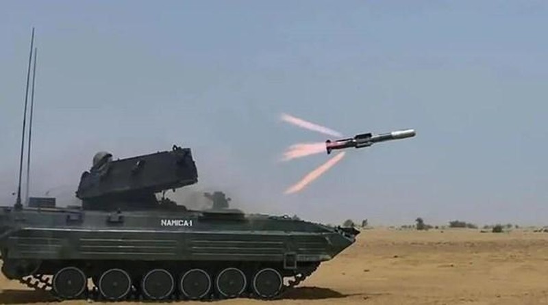 Ấn Độ phóng thử thành công tên lửa chống tăng dẫn đường bằng laser - Ảnh 1.