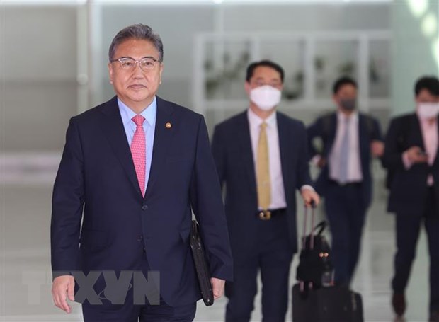 Ngoại trưởng Hàn Quốc thăm Trung Quốc - Ảnh 1.