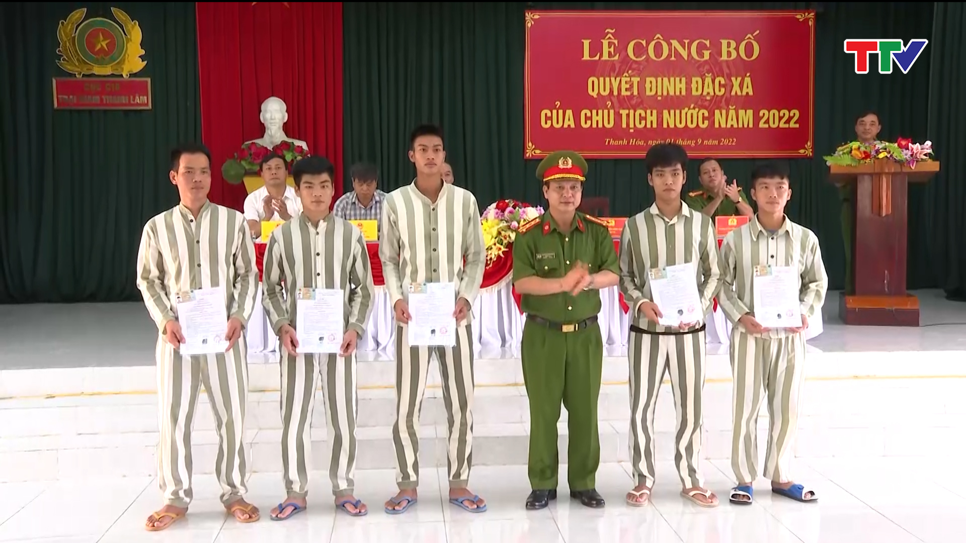 Trại giam Thanh Lâm công bố quyết định đặc xá của Chủ tịch nước - Ảnh 2.