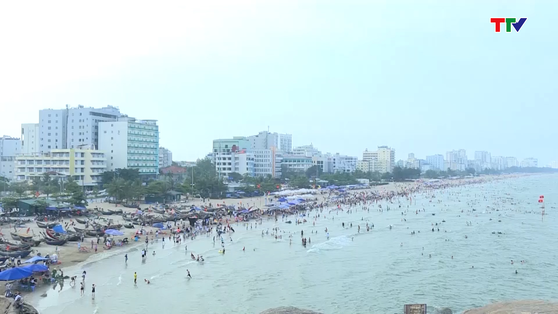 Các khu du lịch biển thu hút đông du khách trong kỳ nghỉ lễ Quốc khánh - Ảnh 3.