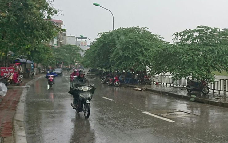 Từ ngày 15-17/9, khu vực Thanh Hóa có mưa lớn cục bộ, dông, lốc sét và gió giật mạnh - Ảnh 1.