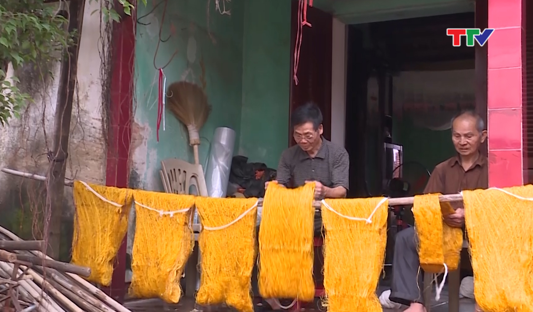 Ký sự Nhất nghệ tinh- Hồi sinh làng ươm tơ, dệt nhiễu Hồng Đô  - Ảnh 9.