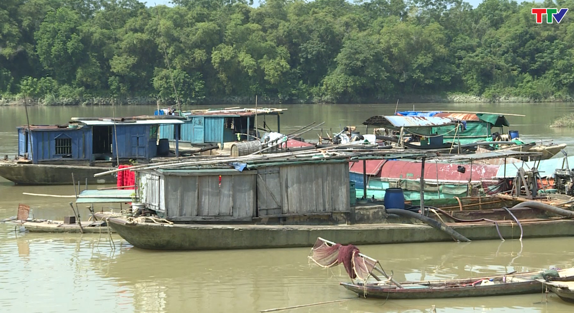 Bao giờ người làng chài hết lênh đênh? - Ảnh 4. Bao giờ người làng chài hết lênh đênh? - Ảnh 4.
