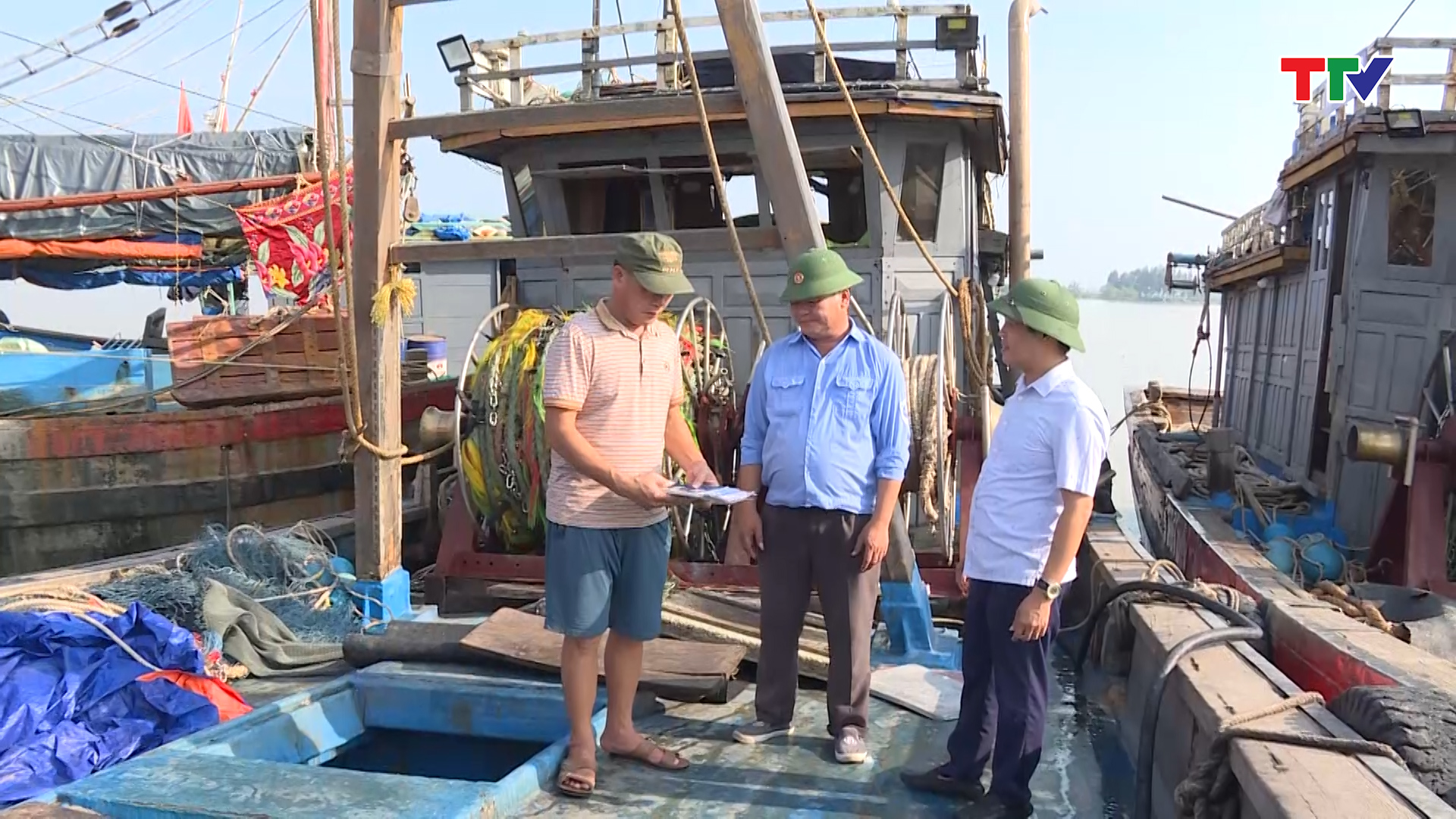 Thực hiện quy định an toàn thực phẩm tàu cá - Ảnh 2. Thực hiện quy định an toàn thực phẩm tàu cá - Ảnh 2.