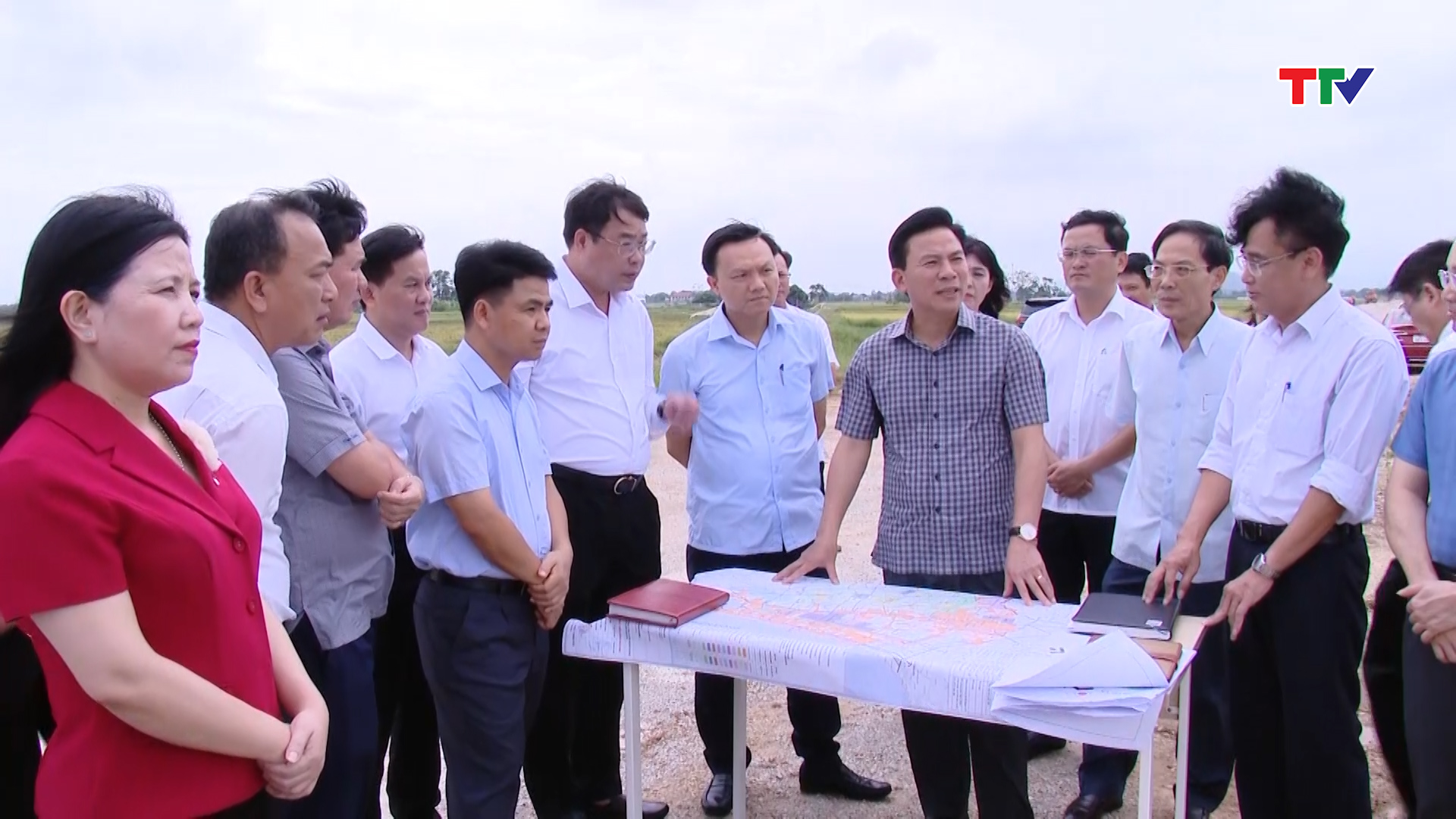 Đồng chí Bí thư Tỉnh ủy Đỗ Trọng Hưng thăm và làm việc tại huyện Quảng Xương - Ảnh 3.