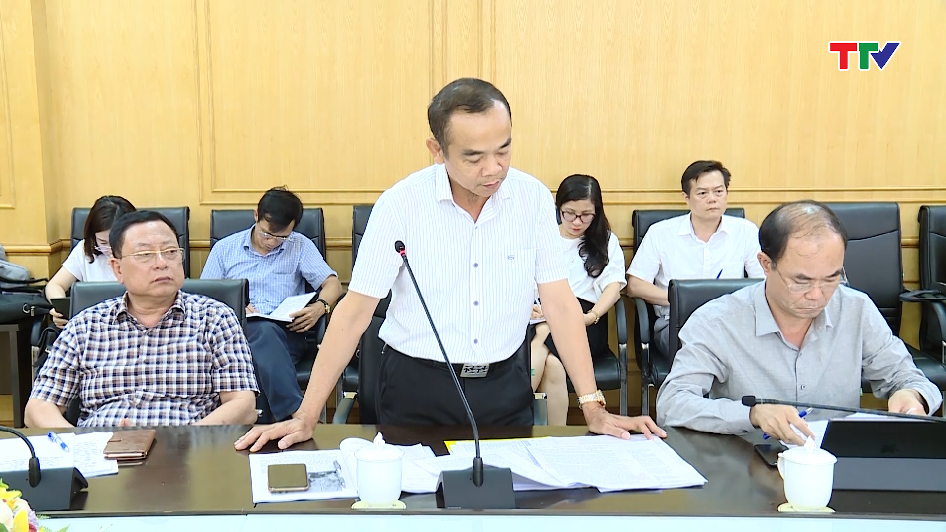 UBND tỉnh nghe dự thảo Đề án về Giải phóng mặt bằng và xây dựng khu tái định cư tại Khu Kinh tế Nghi Sơn - Ảnh 2.