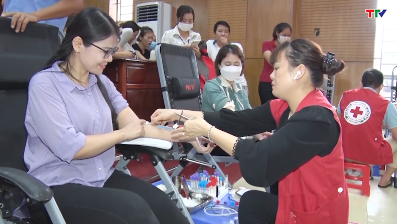 Thị xã Nghi Sơn tiếp nhận gần 1.400 đơn vị máu - Ảnh 2.