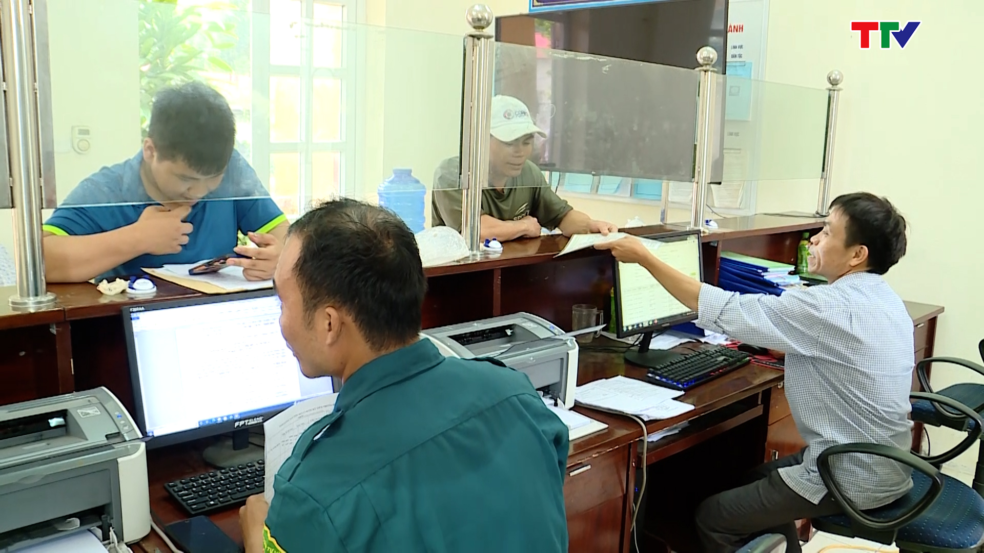 Xử l&yacute; nghi&ecirc;m h&agrave;nh vi ăn chặn gạo hỗ trợ người d&acirc;n  - Ảnh 3.