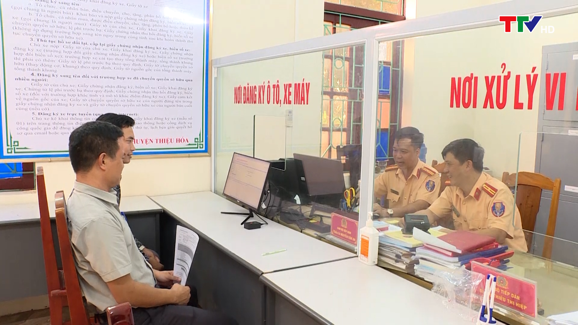 Sau 4 tháng Công an Thanh Hóa phân cấp đăng ký xe cho công an cấp huyện, xã - Ảnh 3.