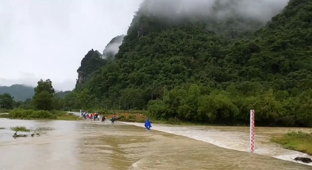 Mưa lớn kéo dài gây nhiều thiệt hại trên địa bàn huyện Thường Xuân - Ảnh 2.