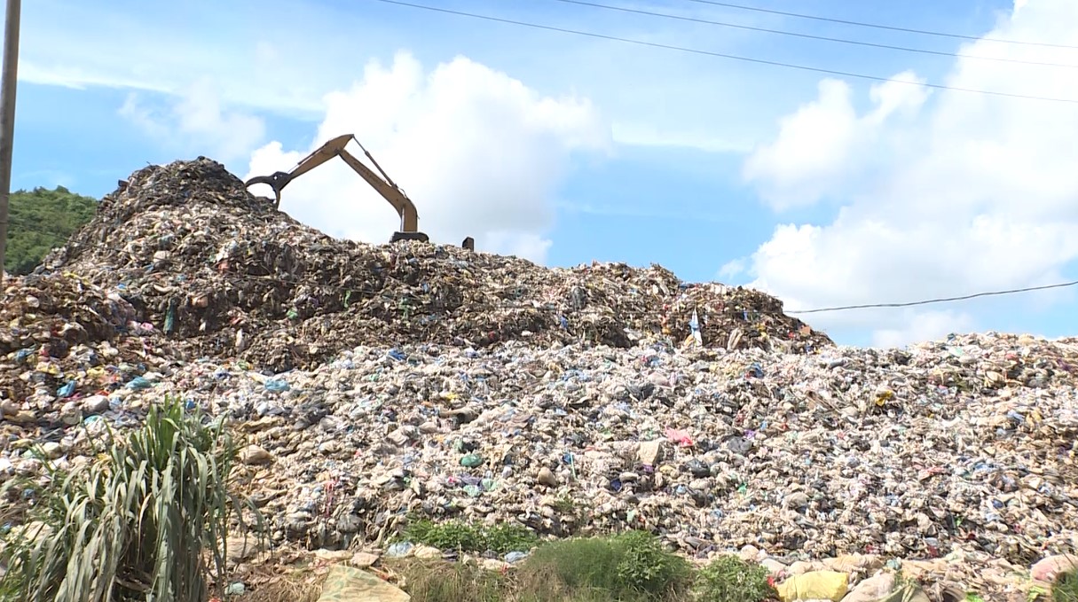 Bãi rác quá tải, người dân Bỉm Sơn chờ nhà máy xử lý