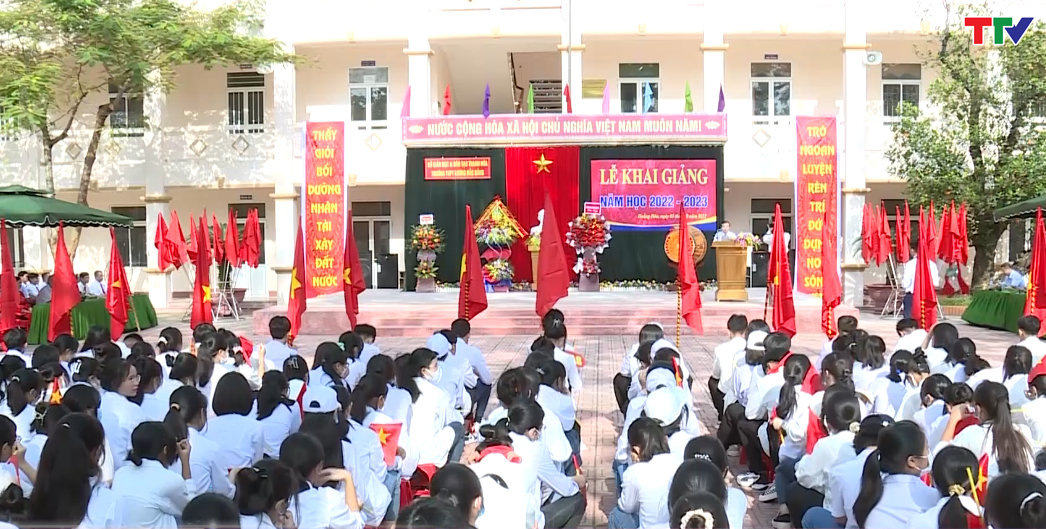 Hơn 1.500 học sinh trường THPT Lương Đắc Bằng bước vào năm học mới - Ảnh 2. Hơn 1.500 học sinh trường THPT Lương Đắc Bằng bước vào năm học mới - Ảnh 2.