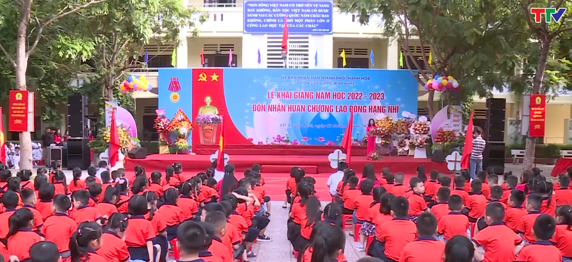 Trường tiểu học Minh Khai 1 khai giảng năm học mới - Ảnh 2.