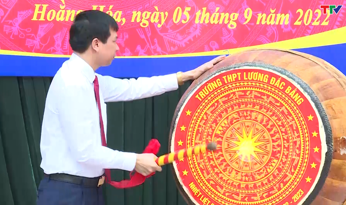 Hơn 1.500 học sinh trường THPT Lương Đắc Bằng bước vào năm học mới - Ảnh 3. Hơn 1.500 học sinh trường THPT Lương Đắc Bằng bước vào năm học mới - Ảnh 3.