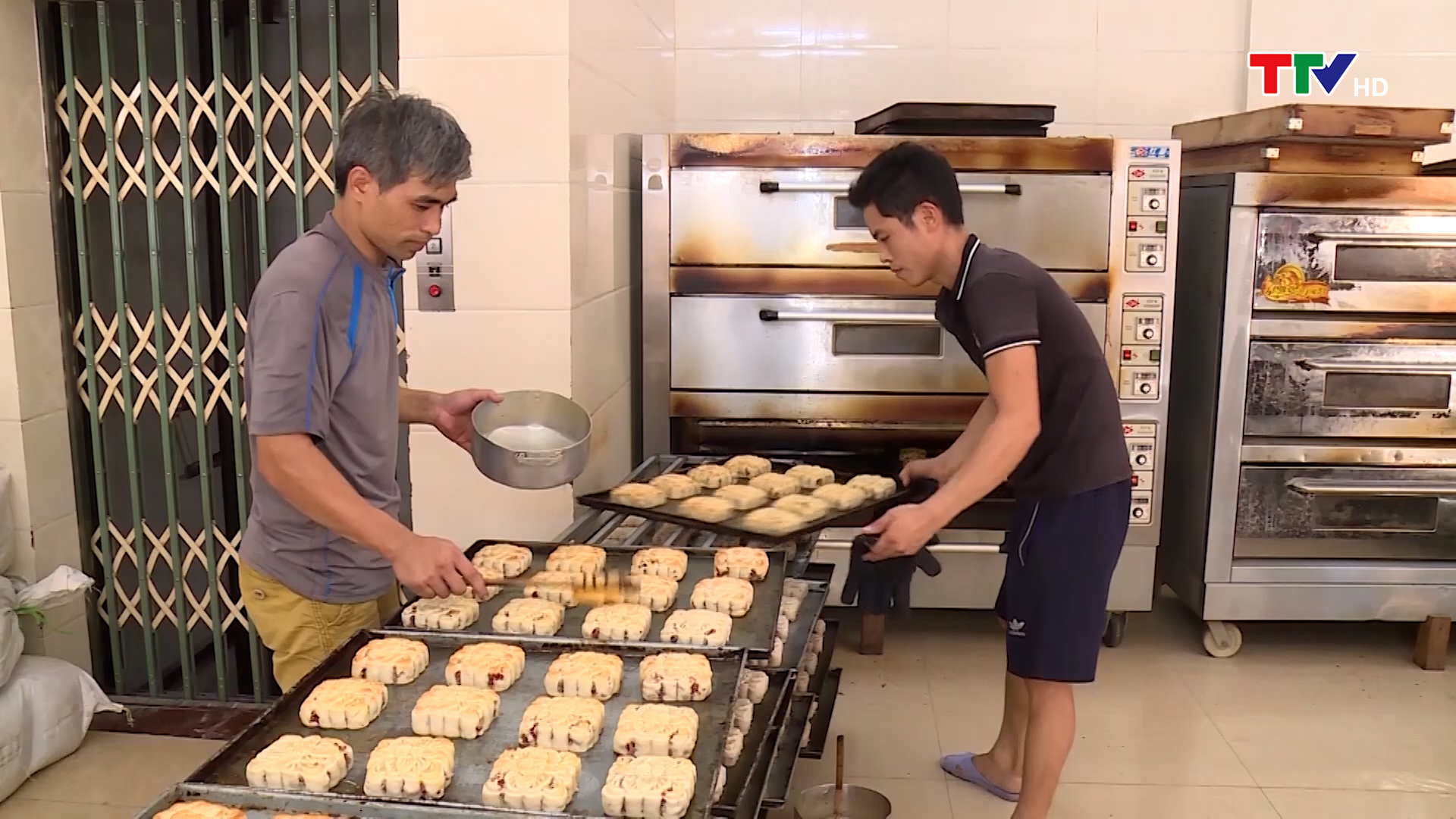 Đảm bảo vệ sinh an toàn thực phẩm trong sản xuất bánh Trung thu - Ảnh 2.