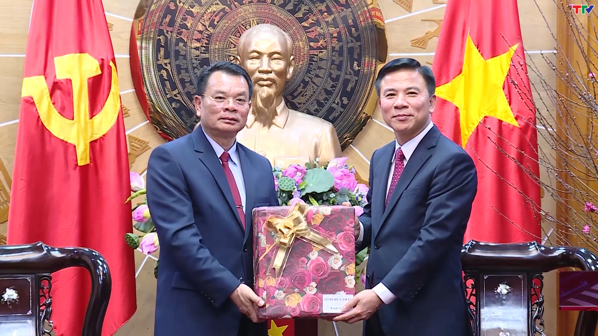 Đồng chí Bí thư Tỉnh ủy tiếp xã giao Đoàn đại biểu cấp cao tỉnh Hủa Phăn - nước Cộng hòa dân chủ nhân dân Lào - Ảnh 3.