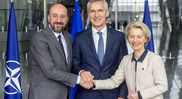 NATO và EU ký tuyên bố chung thứ ba về hợp tác - Ảnh 1.