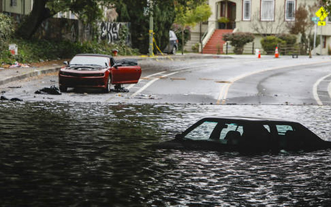 Bão ở California, Mỹ: Hàng nghìn người được yêu cầu sơ - Ảnh 1. Bão ở California, Mỹ: Hàng nghìn người được yêu cầu sơ - Ảnh 1.