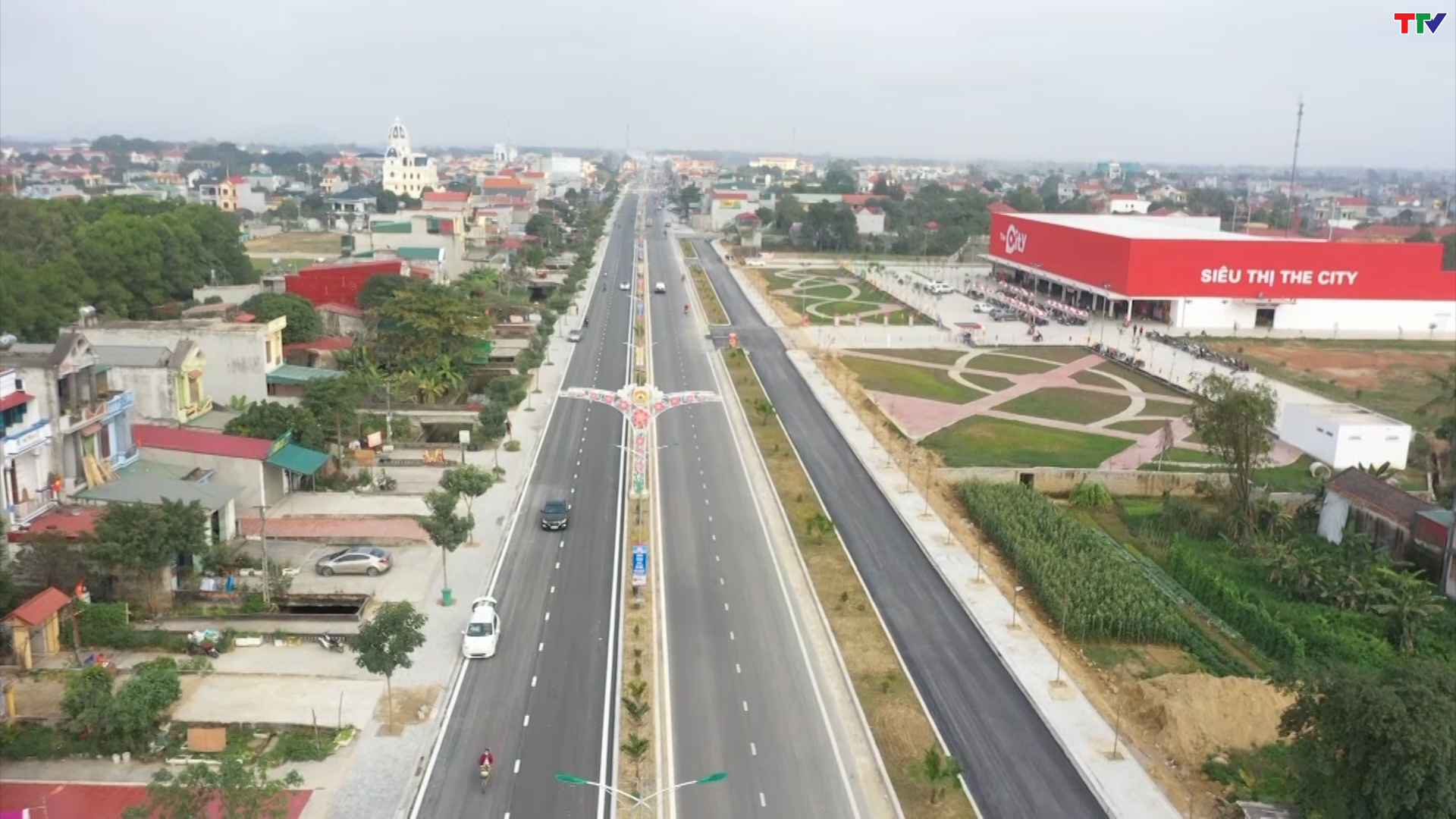 Đảng bộ huyện Hoằng Hóa tập trung chỉ đạo phát triển hạ tầng giao thông - Ảnh 2.