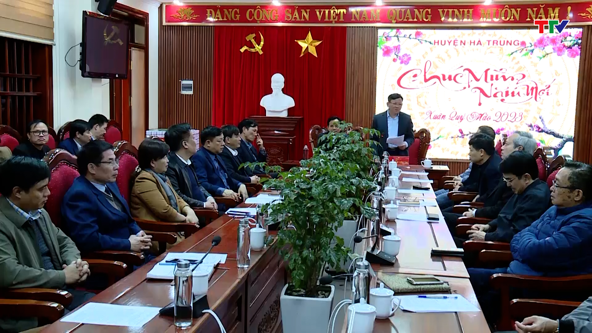 Phó Chủ tịch Thường trực UBND tỉnh Nguyễn Văn Thi kiểm tra đời sống và sản xuất tại huyện Hà Trung  - Ảnh 5.