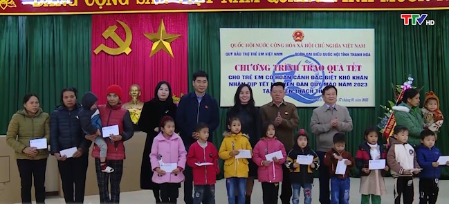 Đại biểu Quốc hội tặng quà Tết tại huyện Thọ Xuân và huyện Thạch Thành - Ảnh 2.