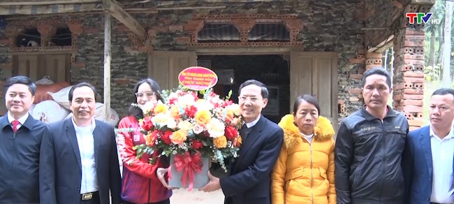 Phó Chủ tịch UBND tỉnh Đầu Thanh Tùng thăm, chúc tết gia đình Vận động viên Cao Thị Duyên - Ảnh 2.