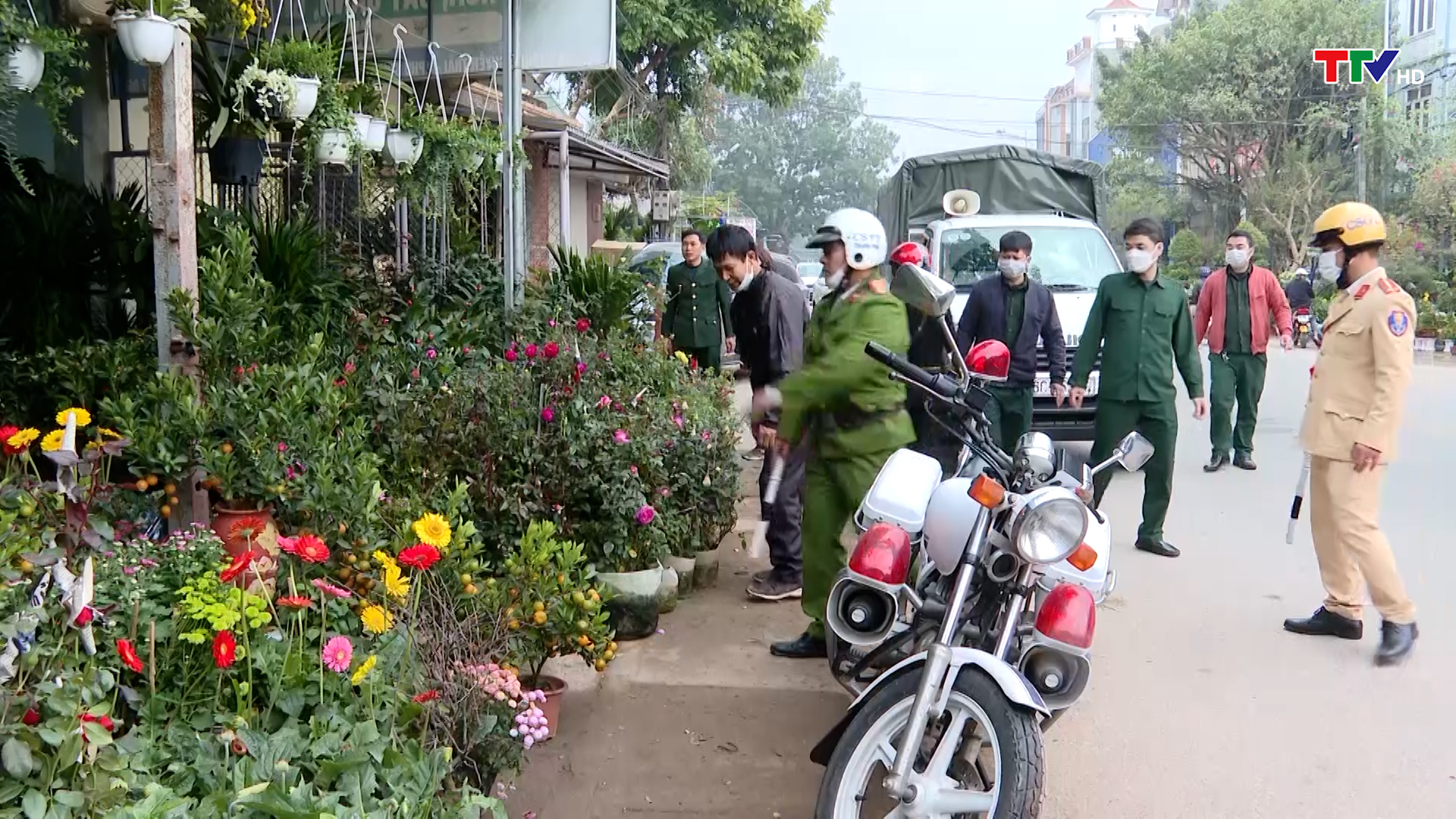 Thành phố Thanh Hoá mở đợt cao điểm xử lý vi phạm trật tự đô thị, an toàn giao thông - Ảnh 2.